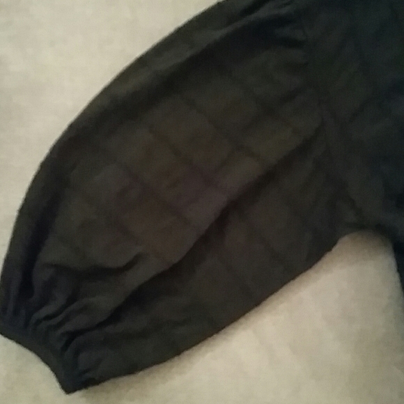 Universal Thread top. Size medium. - Picture 5 of 11